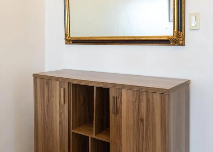 Cozy Forbeswood Heights Pad Near St Lukes