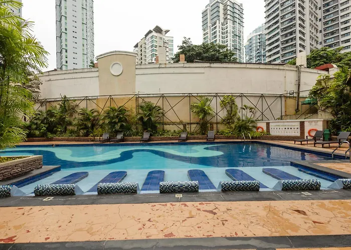 Cozy Forbeswood Heights Pad Near St Lukes Manila