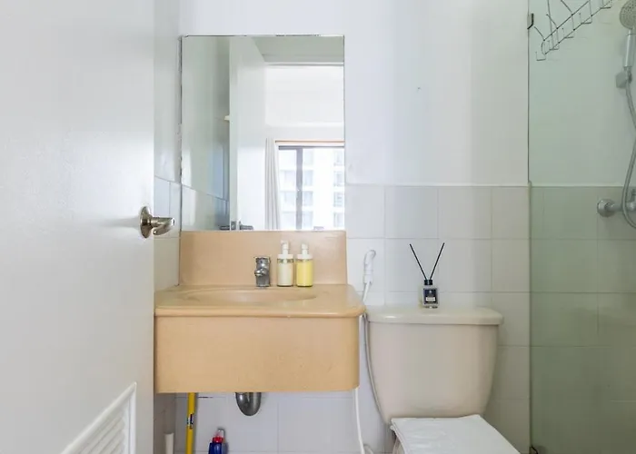 Cozy Forbeswood Heights Pad Near St Lukes *