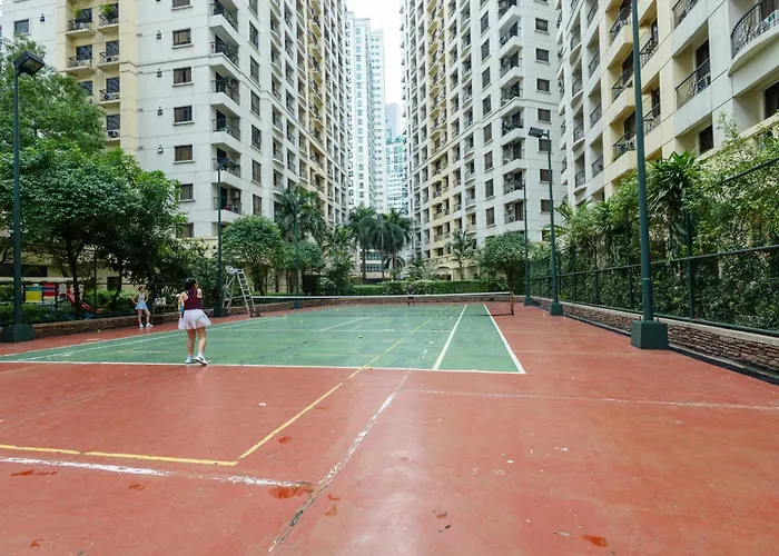 Cozy Forbeswood Heights Pad Near St Lukes Manila