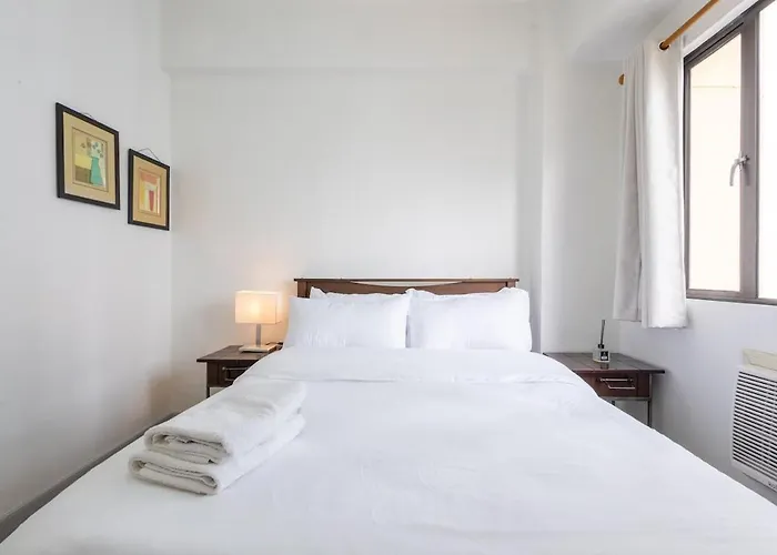 Cozy Forbeswood Heights Pad Near St Lukes *